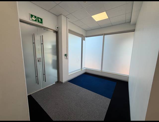381M² BUILDING TO LET IN CLAREMONT